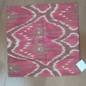 NWT  Pottery Barn 18x18 Pillow Sham Turica Printed Pillow